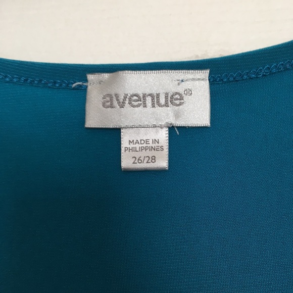 Avenue Drape Neck Camisole- size 26/28 - Picture 2 of 4